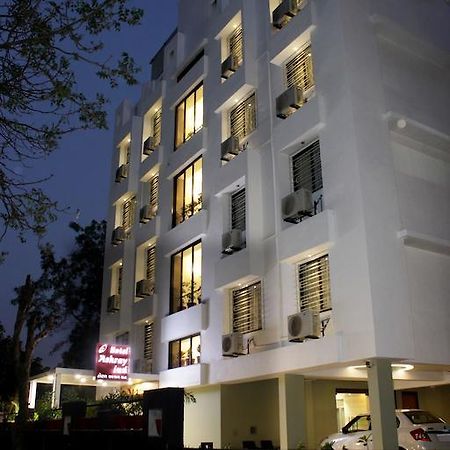 Hotel Ashray Inn Ахмедабад Екстериор снимка