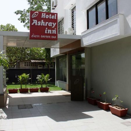 Hotel Ashray Inn Ахмедабад Екстериор снимка