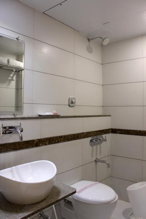 Hotel Ashray Inn Ахмедабад Стая снимка